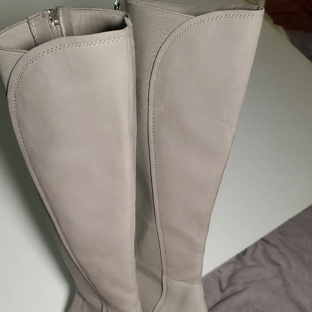 Louise Et Cie Lo Vallery Gore Panelled Women's Boots Sz 9.5 Knee-High in Taupe